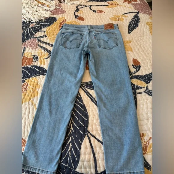 Levi’s Light Blue Denim “Boyfriend” Jeans - Picture 2 of 4